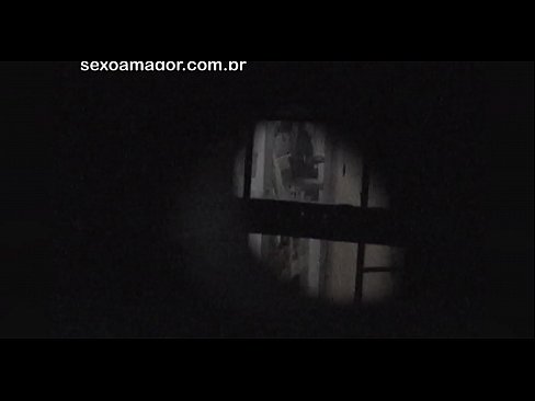 ❤️ Lourinho é filmado secretamente por um voyeur de bairro escondido atrás de tijolos ocos ❤️❌ Porno em porno pt.muitohentai.ru ❌️❤